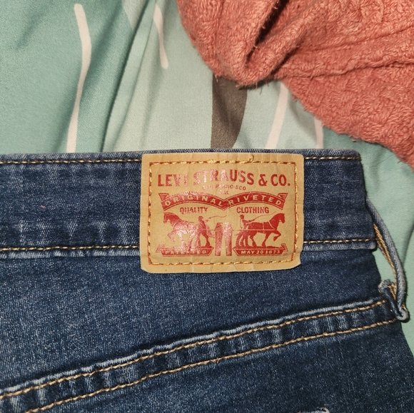 Levi's Capris - Picture 3 of 4